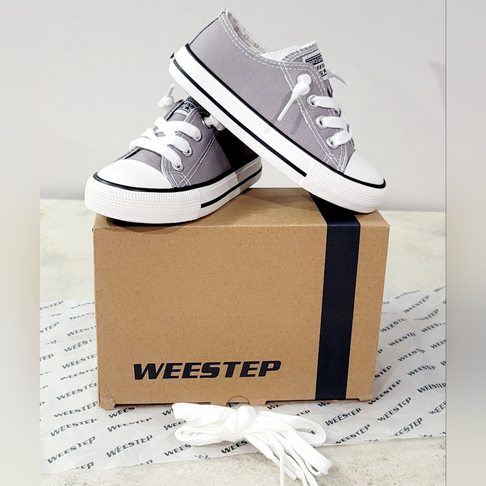 Weestep Kids Light Gray Canvas Sneakers Fixed Laces + Extra Laces Size 9 NWT NIB